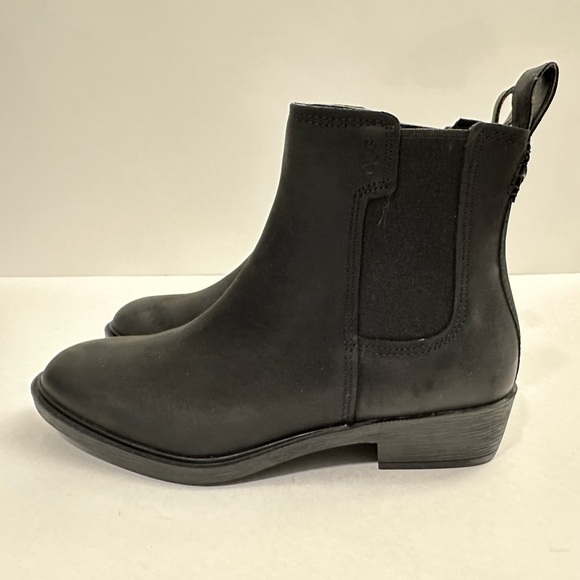 Ugg Emmeth Black Leather Chelsea Boot Size 7.5 - Picture 6 of 14